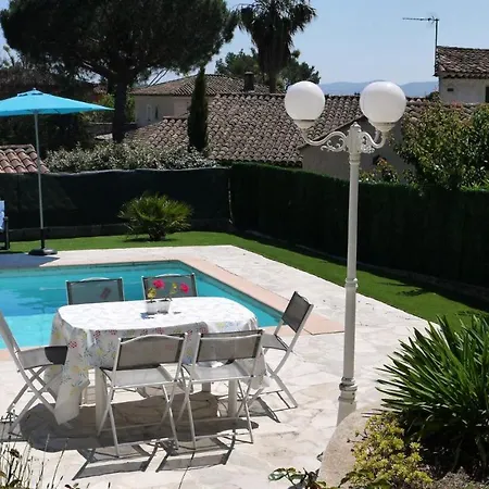 Avec Piscine Dans Un Quartier Calme A 103371 *