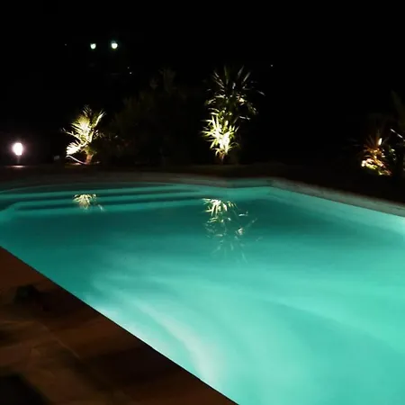 Avec Piscine Dans Un Quartier Calme A 103371